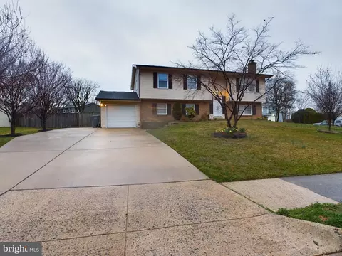 6419 Kings Landing Rd, Alexandria, VA 22310
