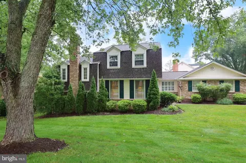 8900 Glade Hill Rd, Fairfax, VA 22031