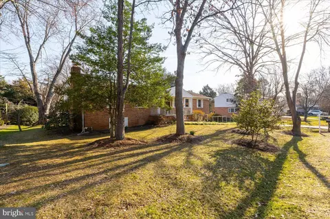 Exterior - 3003 Rayjohn Ln, Herndon, VA 20171 photo 5 of 17