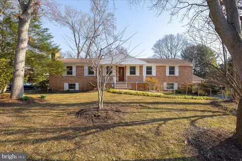 Exterior - 3003 Rayjohn Ln, Herndon, VA 20171 photo 6 of 17