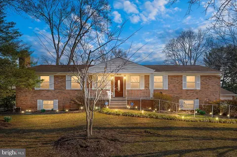 3003 Rayjohn Ln, Herndon, VA 20171