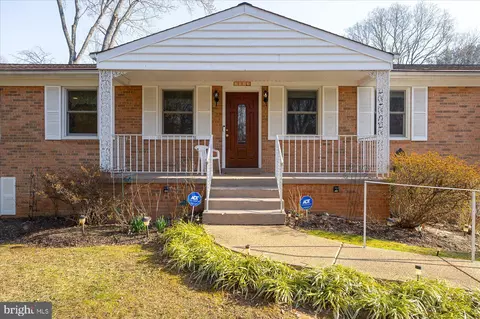 Exterior - 3003 Rayjohn Ln, Herndon, VA 20171 photo 3 of 17