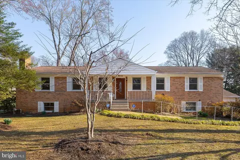 Exterior - 3003 Rayjohn Ln, Herndon, VA 20171 photo 7 of 17