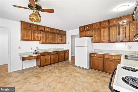 Kitchen - 3003 Rayjohn Ln, Herndon, VA 20171 photo 1 of 2