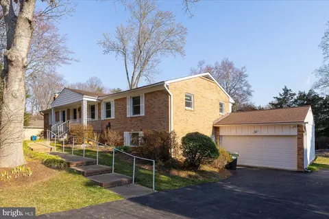 Exterior - 3003 Rayjohn Ln, Herndon, VA 20171 photo 8 of 17