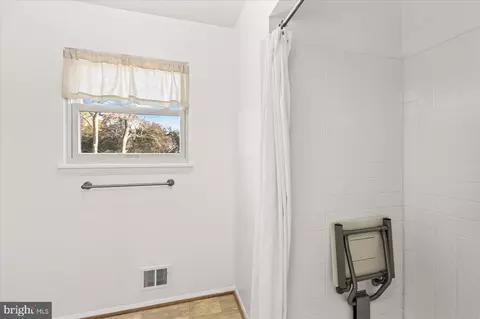 Bath - 3003 Rayjohn Ln, Herndon, VA 20171 photo 4 of 6