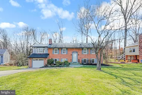 8909 Moreland Ln, Annandale, VA 22003