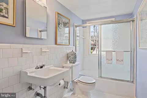 Bath - 6206 Hardy Dr, Mclean, VA 22101 photo 6 of 7