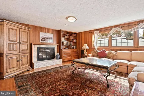 Living - 6206 Hardy Dr, Mclean, VA 22101 photo 6 of 8
