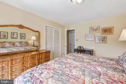 Bedroom - 6206 Hardy Dr, Mclean, VA 22101 photo 6 of 9