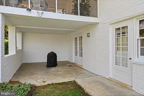 Exterior - 6206 Hardy Dr, Mclean, VA 22101 photo 9 of 11