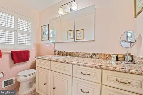 Bath - 6206 Hardy Dr, Mclean, VA 22101 photo 1 of 7