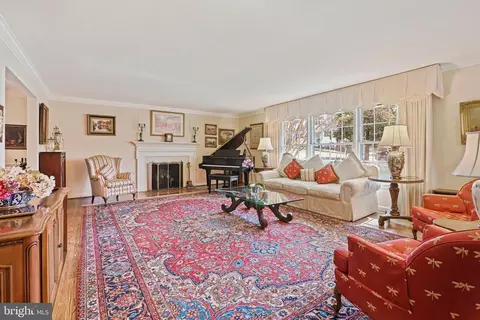 Living - 6206 Hardy Dr, Mclean, VA 22101 photo 2 of 8