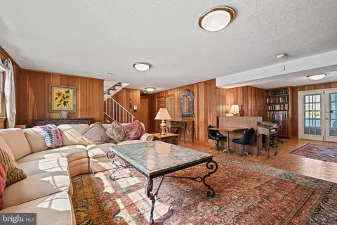 Living - 6206 Hardy Dr, Mclean, VA 22101 photo 7 of 8