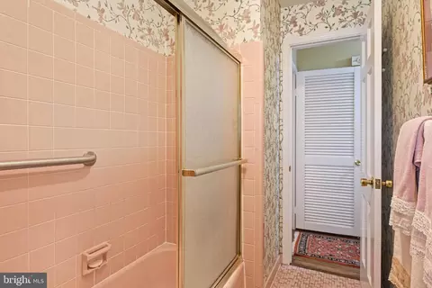Bath - 6206 Hardy Dr, Mclean, VA 22101 photo 5 of 7