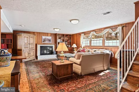 Living - 6206 Hardy Dr, Mclean, VA 22101 photo 5 of 8