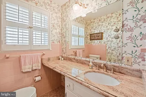 Bath - 6206 Hardy Dr, Mclean, VA 22101 photo 3 of 7
