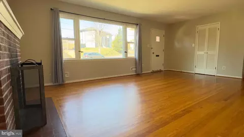 Living - 1805 Melbourne Dr, Mclean, VA 22101 photo 3 of 5