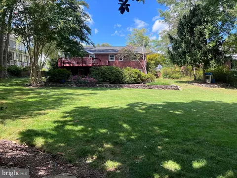 Exterior - 1805 Melbourne Dr, Mclean, VA 22101 photo 11 of 12