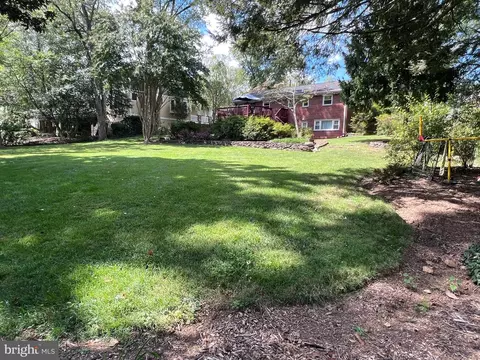 Exterior - 1805 Melbourne Dr, Mclean, VA 22101 photo 9 of 12