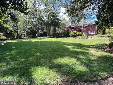 Exterior - 1805 Melbourne Dr, Mclean, VA 22101 photo 10 of 12