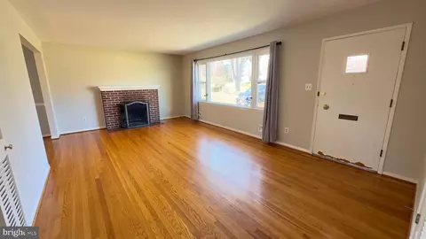 Living - 1805 Melbourne Dr, Mclean, VA 22101 photo 1 of 5