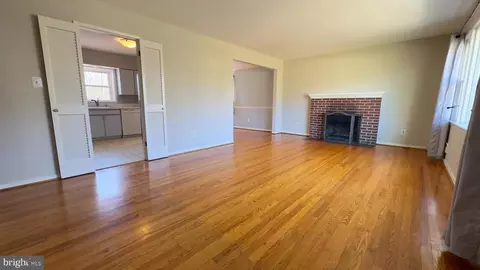 Living - 1805 Melbourne Dr, Mclean, VA 22101 photo 2 of 5