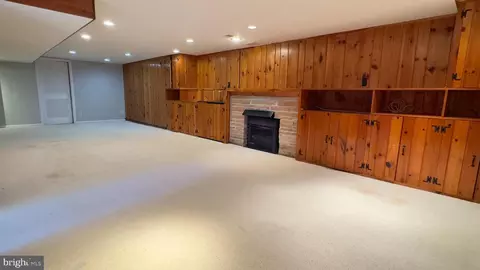 Living - 1805 Melbourne Dr, Mclean, VA 22101 photo 4 of 5