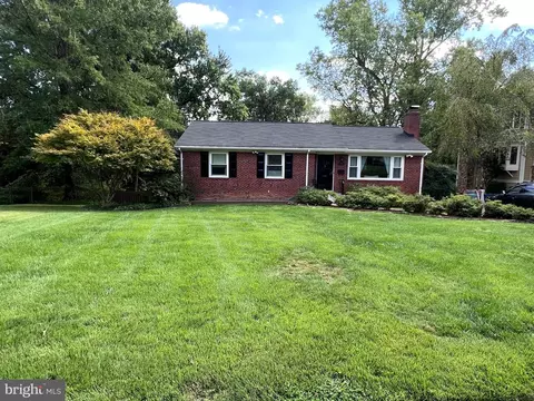 Exterior - 1805 Melbourne Dr, Mclean, VA 22101 photo 3 of 12