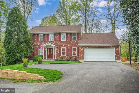 1955 Weybridge Ln, Reston, VA 20191