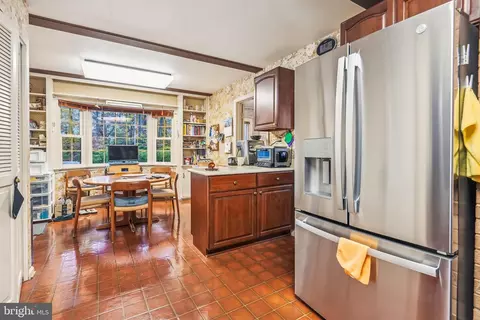 Kitchen - 4702 Briar Patch Ln, Fairfax, VA 22032 photo 2 of 3