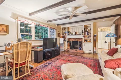 Living - 4702 Briar Patch Ln, Fairfax, VA 22032 photo 4 of 6