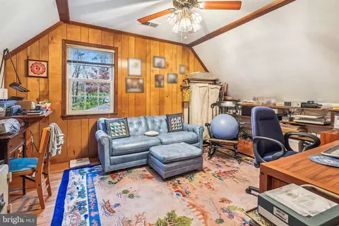 Living - 4702 Briar Patch Ln, Fairfax, VA 22032 photo 5 of 6