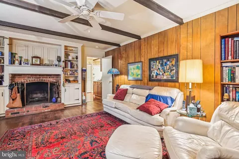 Living - 4702 Briar Patch Ln, Fairfax, VA 22032 photo 3 of 6