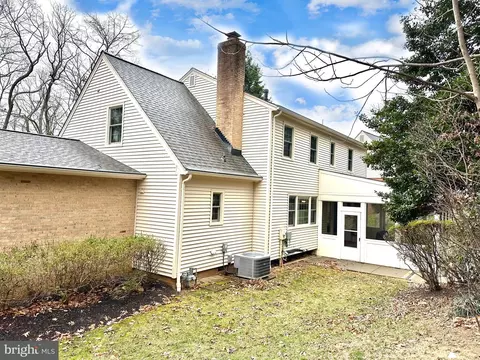 Exterior - 4702 Briar Patch Ln, Fairfax, VA 22032 photo 4 of 8