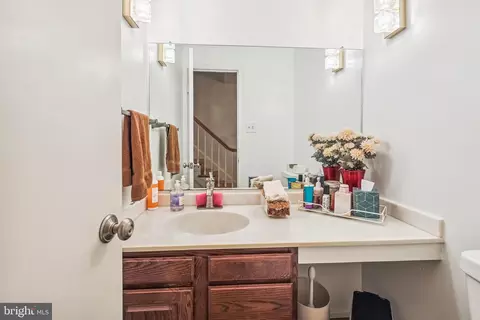 Bath - 4702 Briar Patch Ln, Fairfax, VA 22032 photo 1 of 3
