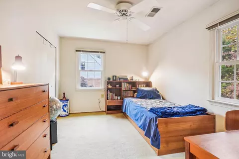 Bedroom - 4702 Briar Patch Ln, Fairfax, VA 22032 photo 5 of 8