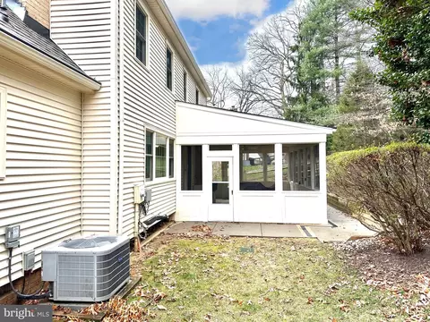 Exterior - 4702 Briar Patch Ln, Fairfax, VA 22032 photo 5 of 8