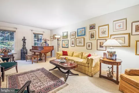 Living - 4702 Briar Patch Ln, Fairfax, VA 22032 photo 1 of 6