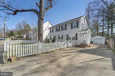 3033 Wayne Rd, Falls Church, VA 22042