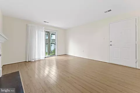 Living - 7712 A Lexton Pl #89, Springfield, VA 22152 photo 3 of 5