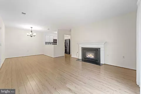 Living - 7712 A Lexton Pl #89, Springfield, VA 22152 photo 2 of 5