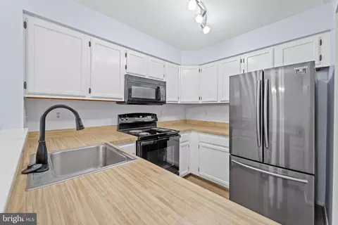 Kitchen - 7712 A Lexton Pl #89, Springfield, VA 22152 photo 3 of 3