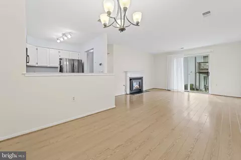 Living - 7712 A Lexton Pl #89, Springfield, VA 22152 photo 4 of 5