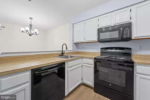 Kitchen - 7712 A Lexton Pl #89, Springfield, VA 22152 photo 2 of 3