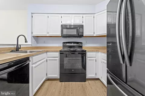 Kitchen - 7712 A Lexton Pl #89, Springfield, VA 22152 photo 1 of 3