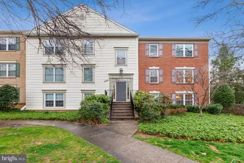 7761 Inversham Dr #251, Falls Church, VA 22042