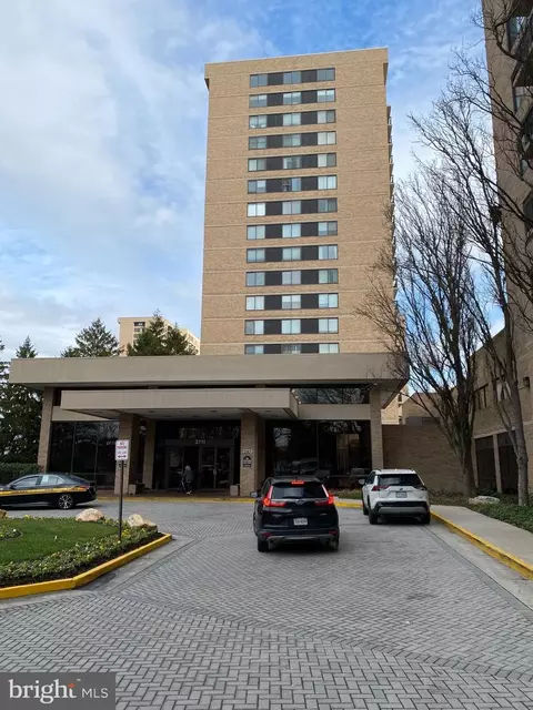3709 S George Mason Dr #103, Falls Church, VA 22041
