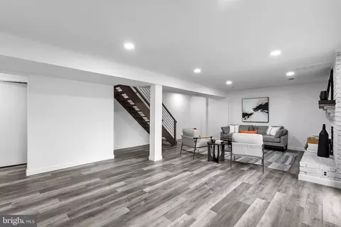 Living - 6317 Charnwood St, Springfield, VA 22152 photo 5 of 6