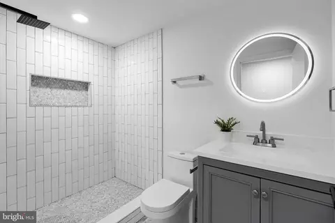 Bath - 6317 Charnwood St, Springfield, VA 22152 photo 5 of 5